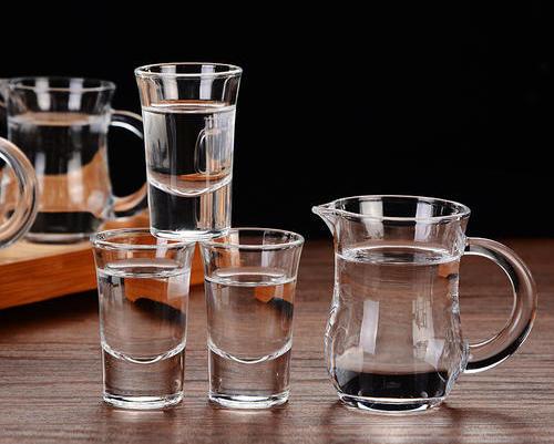 为什么只听过红酒“醒酒”,白酒却没有“醒酒”一说?