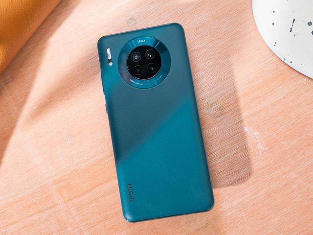 从4299降至2999,华为8+128GB Mate旗舰跌入三千档,你还会考虑吗