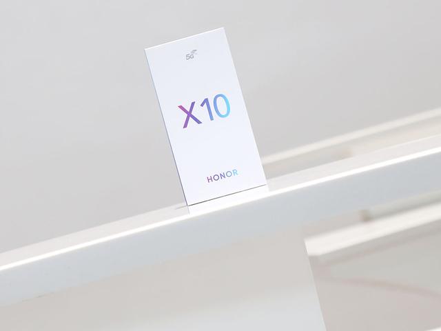 中端机最强拍照+最强5G+最高颜值,“超级水桶机”今年又火了