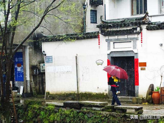 西递宏村的隔壁,还有一个卢村,安静如画却少有人来