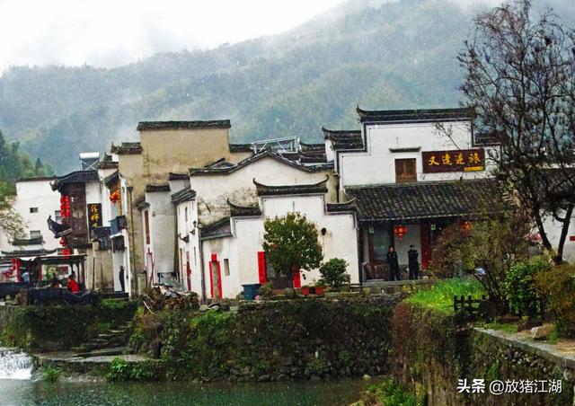 西递宏村的隔壁,还有一个卢村,安静如画却少有人来
