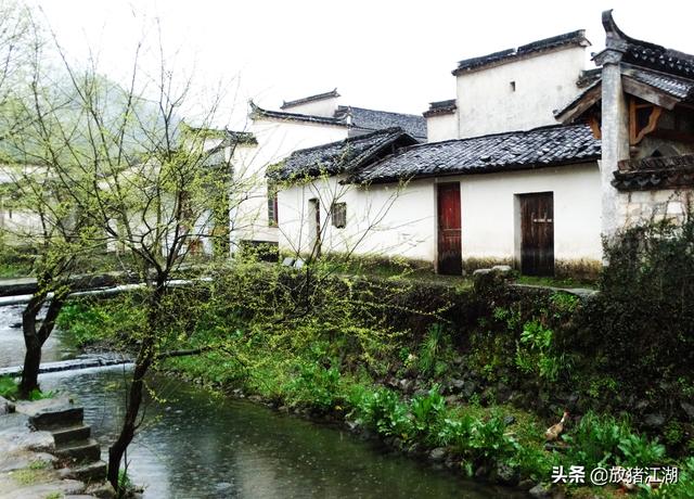 西递宏村的隔壁,还有一个卢村,安静如画却少有人来