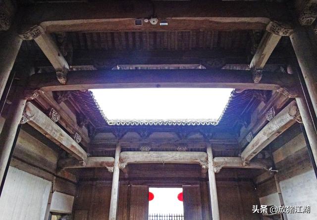 西递宏村的隔壁,还有一个卢村,安静如画却少有人来