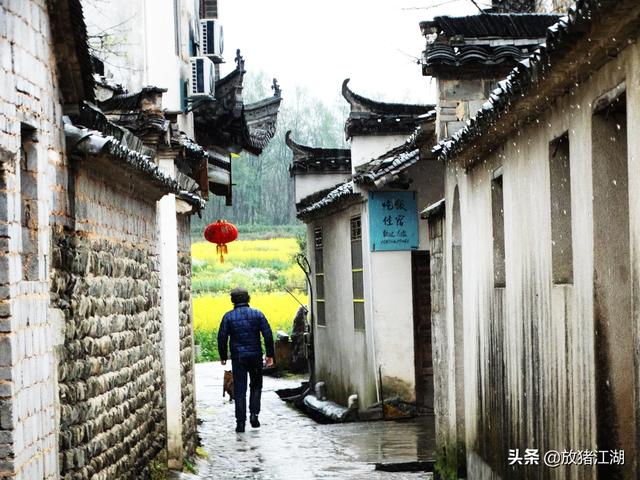 西递宏村的隔壁,还有一个卢村,安静如画却少有人来