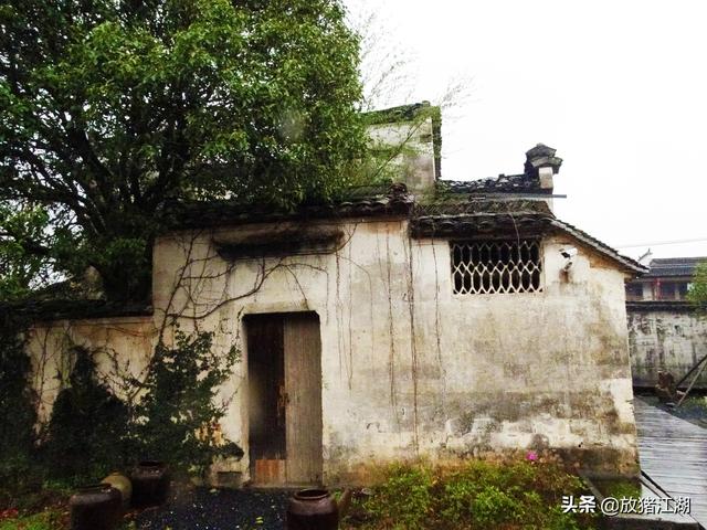 西递宏村的隔壁,还有一个卢村,安静如画却少有人来