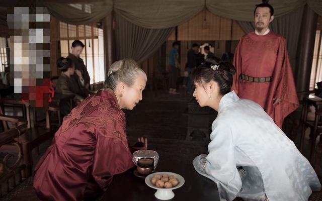 关晓彤新剧《什刹海》央视首播,众星云集展示京味风情