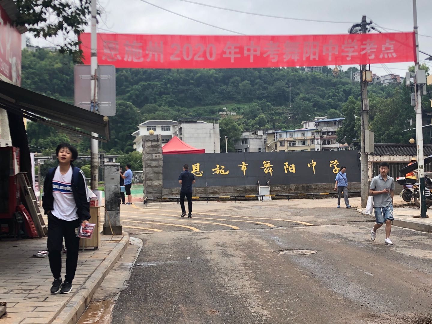 7月20日,考点之一的舞阳中学顺利举行中考。 新京报记者向凯 摄