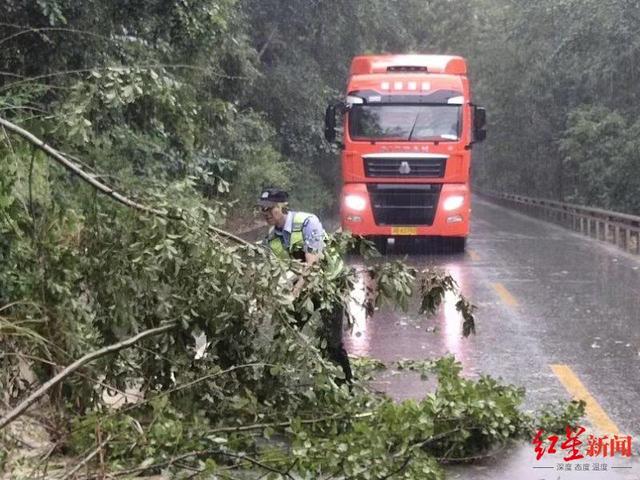 暴雨肆虐!北川启动IV级防汛应急响应 老县城禁止通行