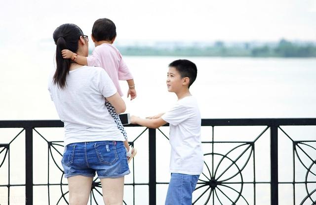 二胎时代,父母该如何做好两个孩子的教育?