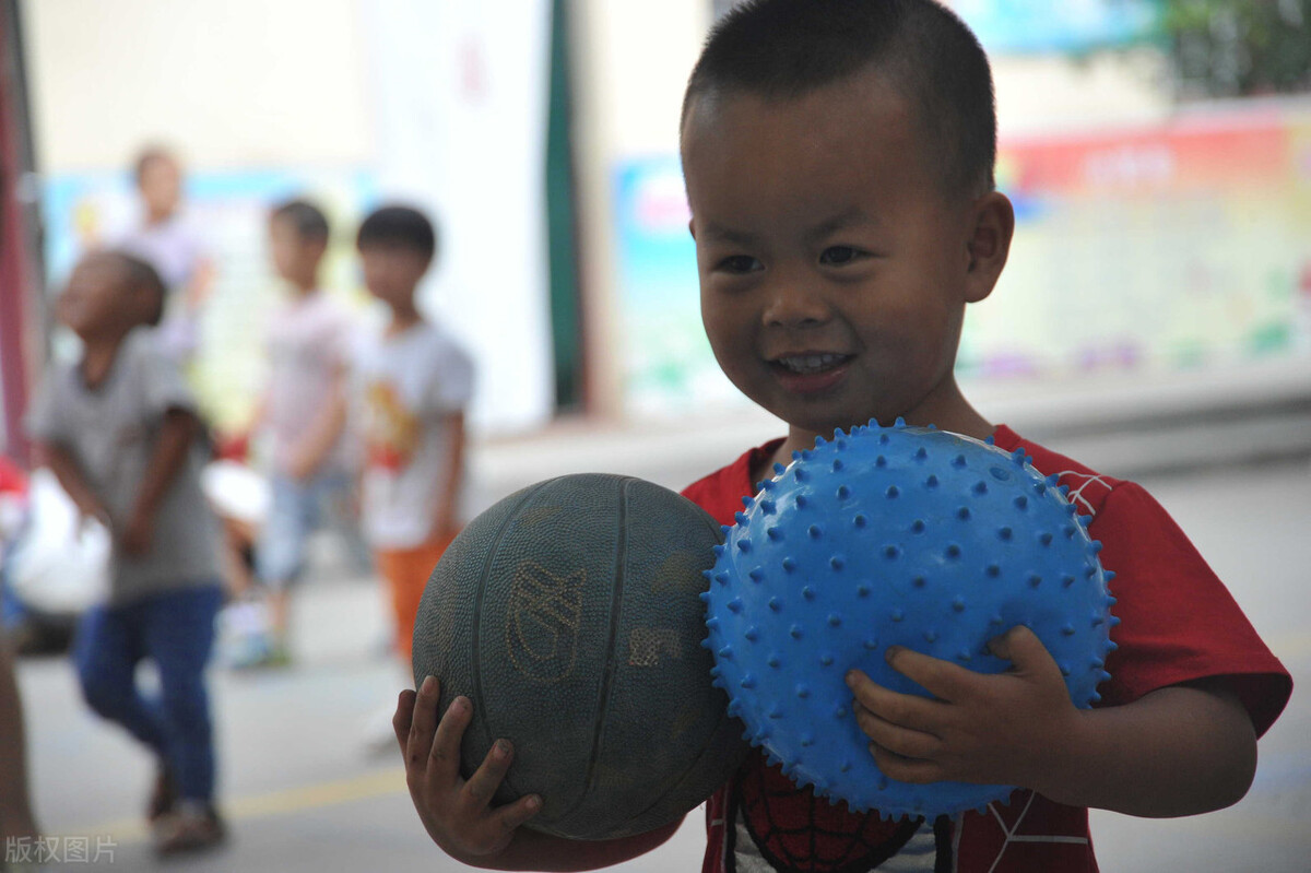 孩子害羞交不到朋友，人际关系差，学会这一招父母就放心了