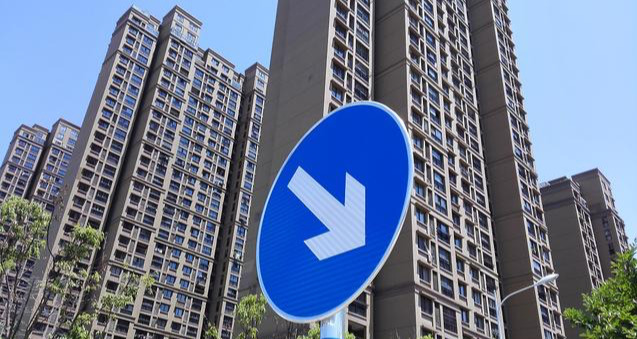 马云终于说对了?降价卖房扎堆来袭,楼市正“高位解体”