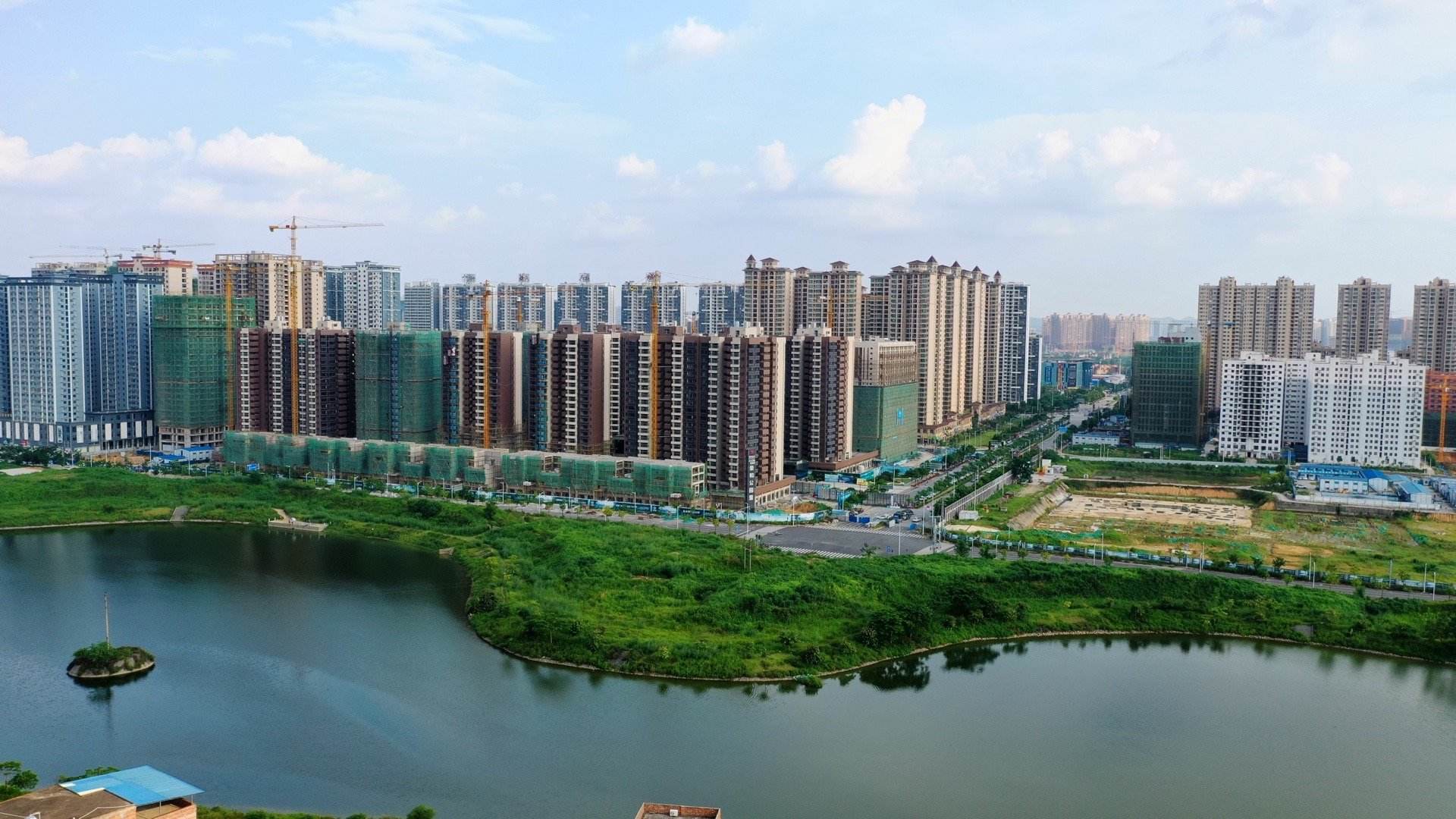 楼市的三个基本面发生新变化!9月之后,房价会继续涨还是下跌?