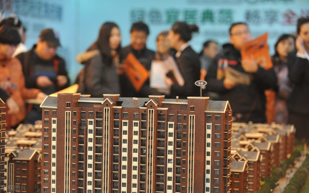 5年后,房价还要再翻一番?经济学家:房价重返5年前水平才合理