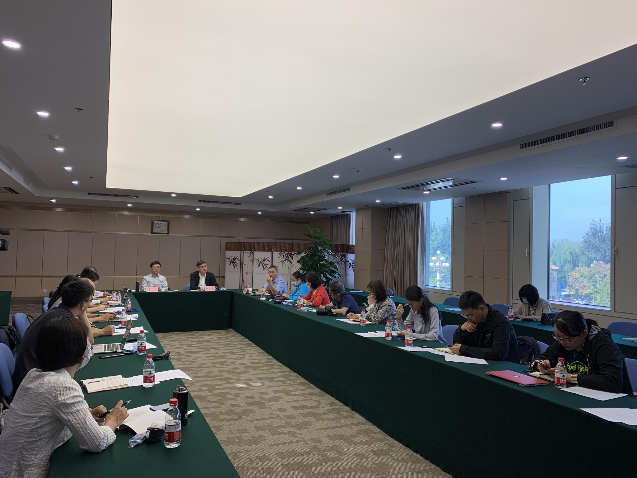 9月27日,生态环境部举办积极应对气候变化政策吹风会。摄影/新京报记者 邓琦