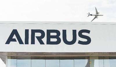 法国巴黎航展上拍摄的一架空客A350-1000飞机(2019年6月18日摄)。 新华社/法新