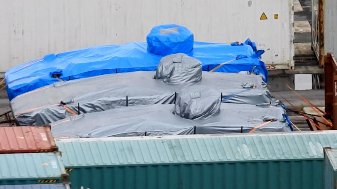 被香港海关查扣的新加坡“星光部队”AV-81装甲车 图源:社交媒体