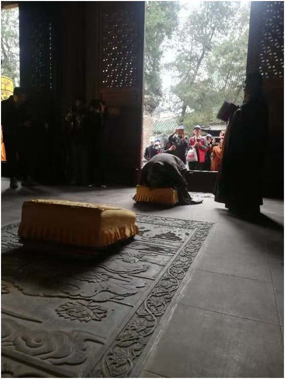 72岁漫画大师蔡志忠少林寺落发出家,法名释延一。图自《大河报》