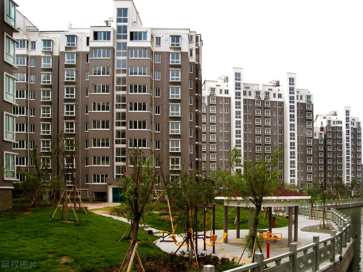 楼市变局已现,今明两年该及时卖房还是咬牙买房?内行人给出答案