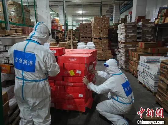 资料图:浙江省市场监管工作人员正在进行应急演练。 中新社发 浙江省市场监管局供图 摄