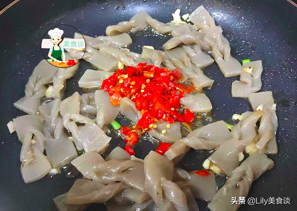 冷天,家人最爱吃这素菜,鲜香软嫩,不放肉也很香,炒一盘不够吃