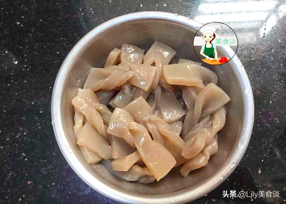冷天,家人最爱吃这素菜,鲜香软嫩,不放肉也很香,炒一盘不够吃