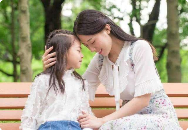 “我让你帮忙买了吗?”男孩在高铁上买2份饭,被母亲斥责浪费