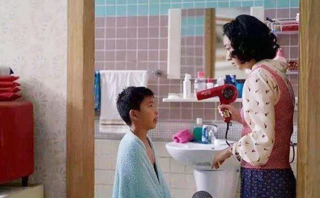 “我让你帮忙买了吗?”男孩在高铁上买2份饭,被母亲斥责浪费