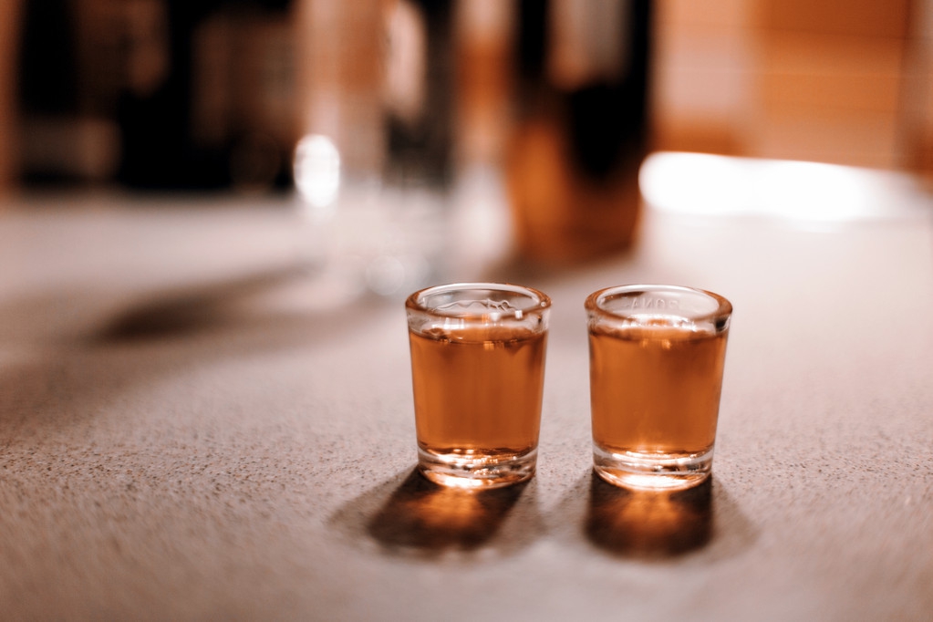 男人若戒不了酒,酒后尽量多吃3种食物,帮助醒酒,降低酒精伤害