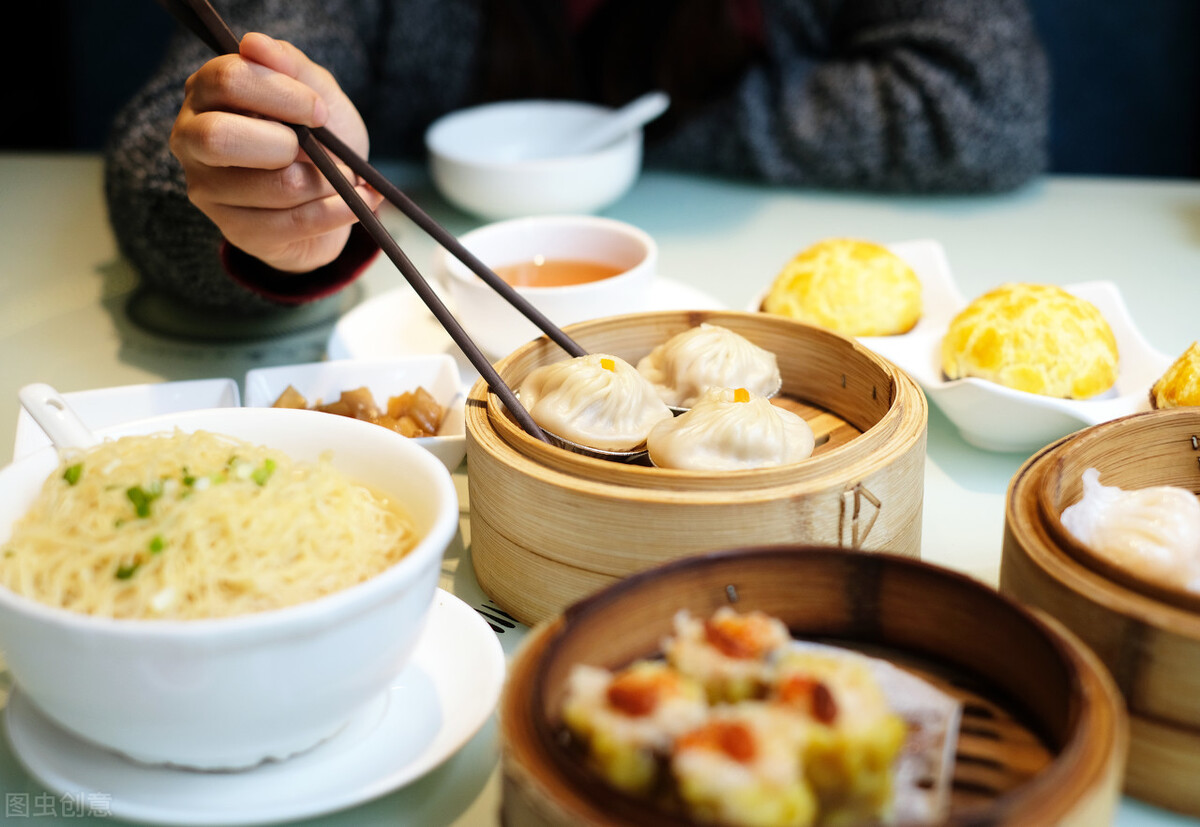 高血脂的人,哪些食物要少吃?医生:3类食物,吃多了血脂会更高