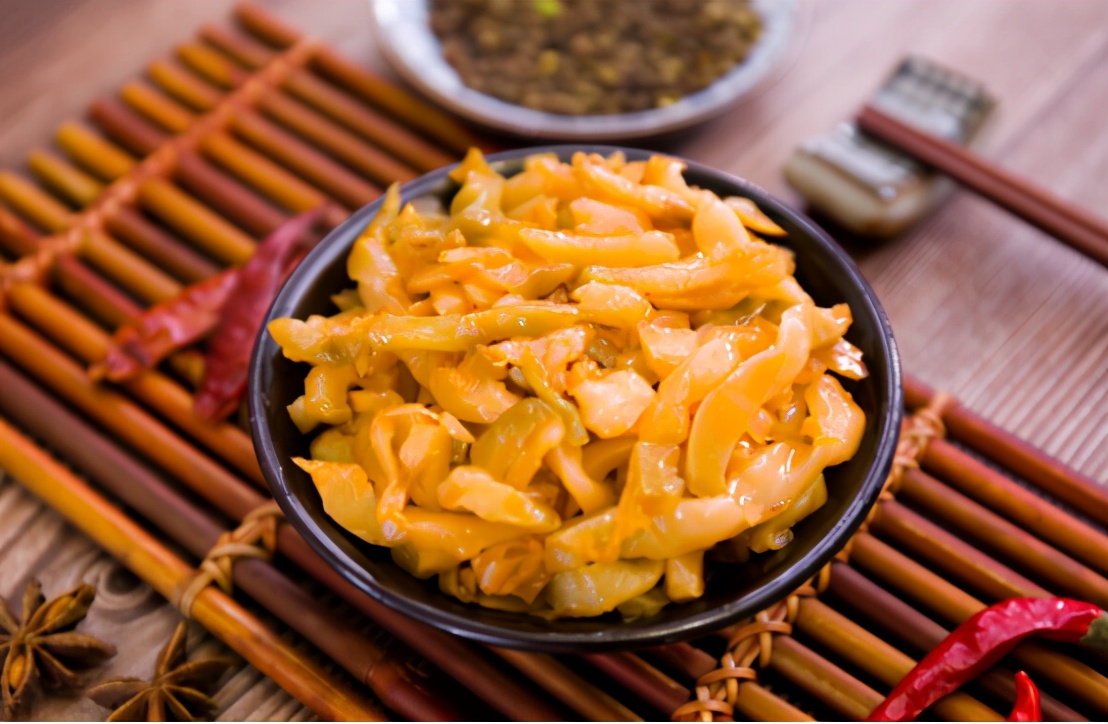 高血压患者注意:这4类食物是“加压泵”,若不忌口,血压难平稳