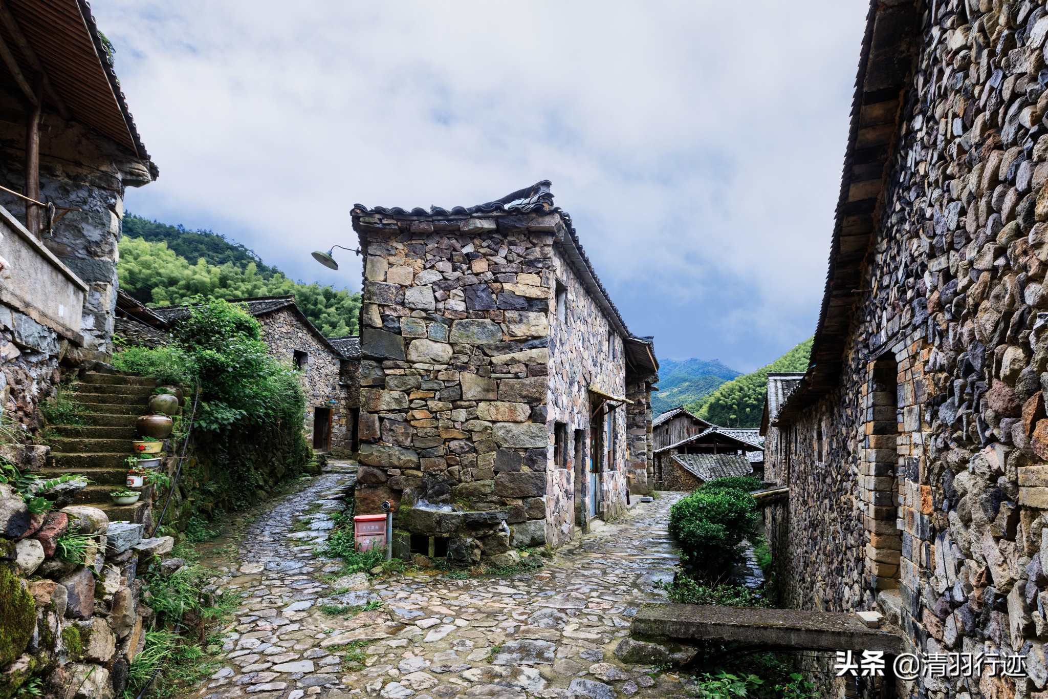 浙江一座600年的石头村,建筑全是石头垒砌,古朴静谧游客不多
