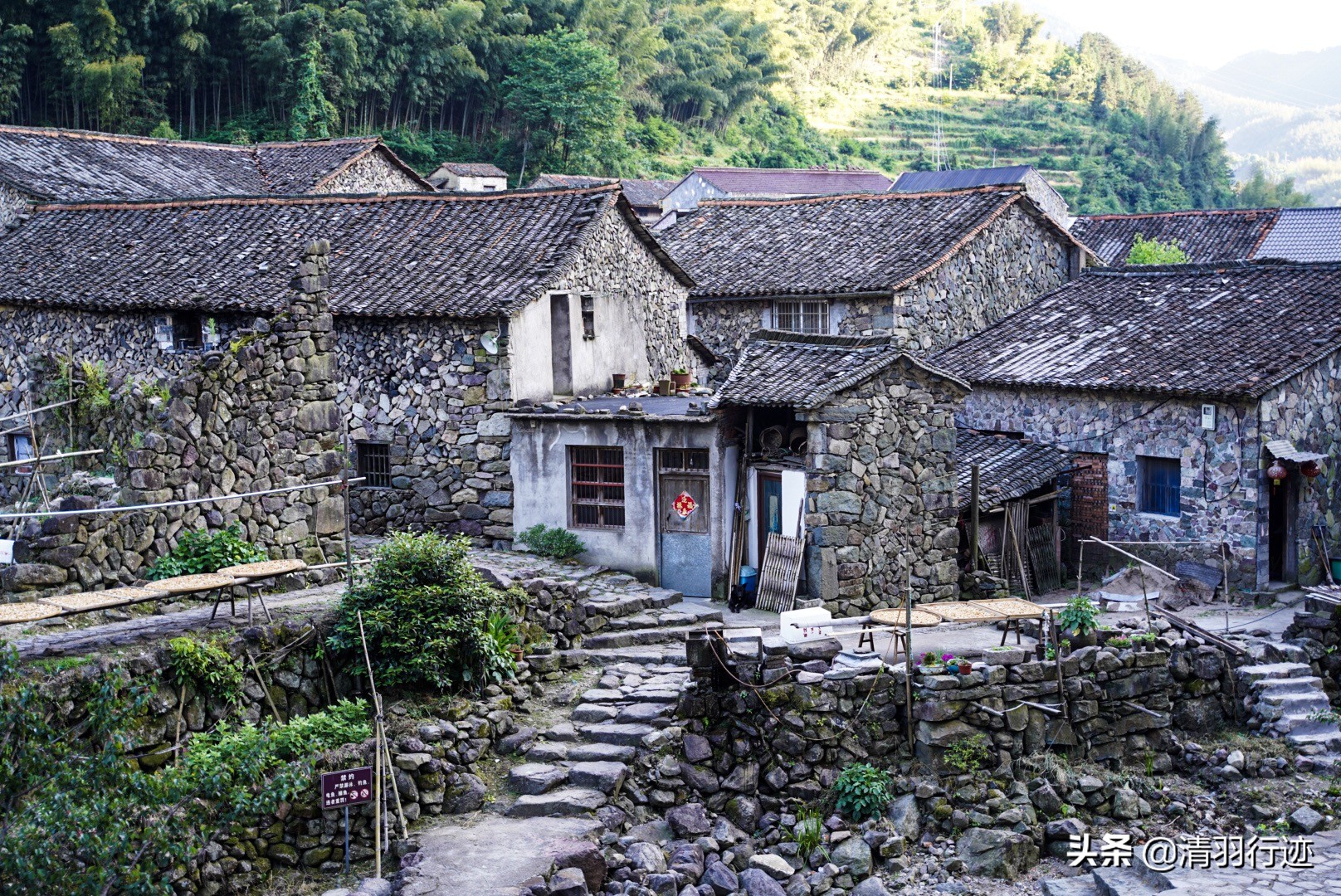 浙江一座600年的石头村,建筑全是石头垒砌,古朴静谧游客不多