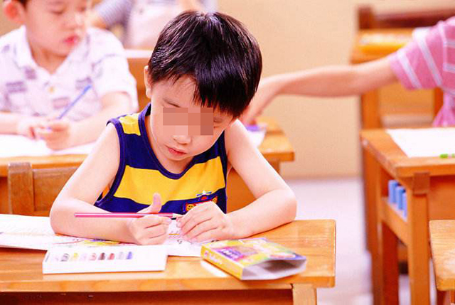 孩子3岁前,看不看电视有什么影响?专家:7岁后注意力差距明显