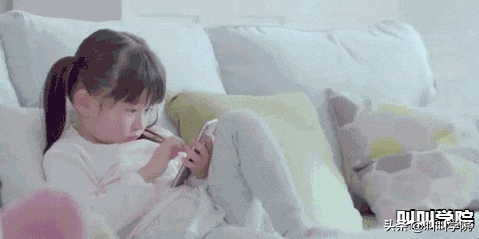 为什么不该禁止孩子玩手机?其实正确引导对孩子帮助还很大