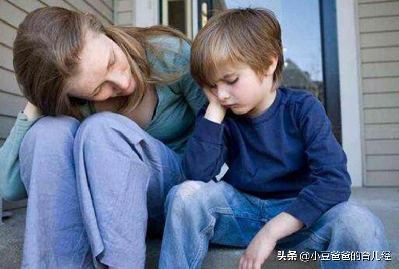 50个耳光,28个用鞋底打,宝妈不安慰反指责:为啥不反抗