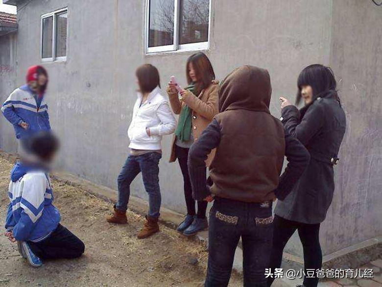 50个耳光,28个用鞋底打,宝妈不安慰反指责:为啥不反抗
