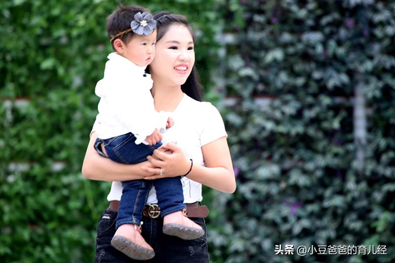 50个耳光,28个用鞋底打,宝妈不安慰反指责:为啥不反抗