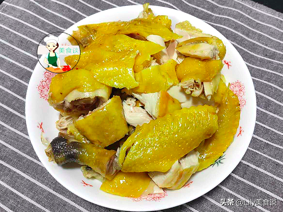 家常盐焗鸡做法,不用埋在盐堆里,只需一种调料,跟买的一样好吃