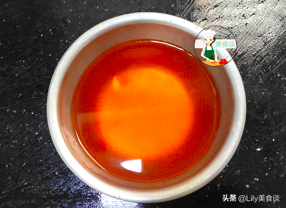 家常盐焗鸡做法,不用埋在盐堆里,只需一种调料,跟买的一样好吃