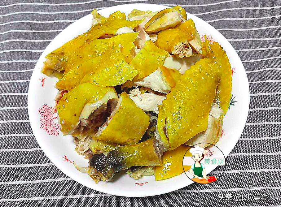家常盐焗鸡做法,不用埋在盐堆里,只需一种调料,跟买的一样好吃