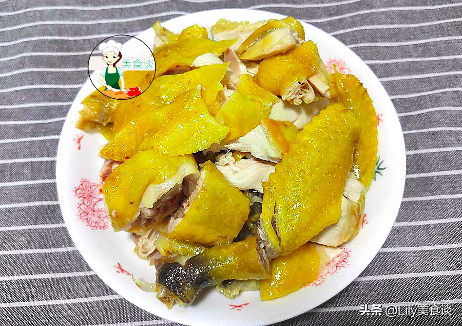家常盐焗鸡做法,不用埋在盐堆里,只需一种调料,跟买的一样好吃