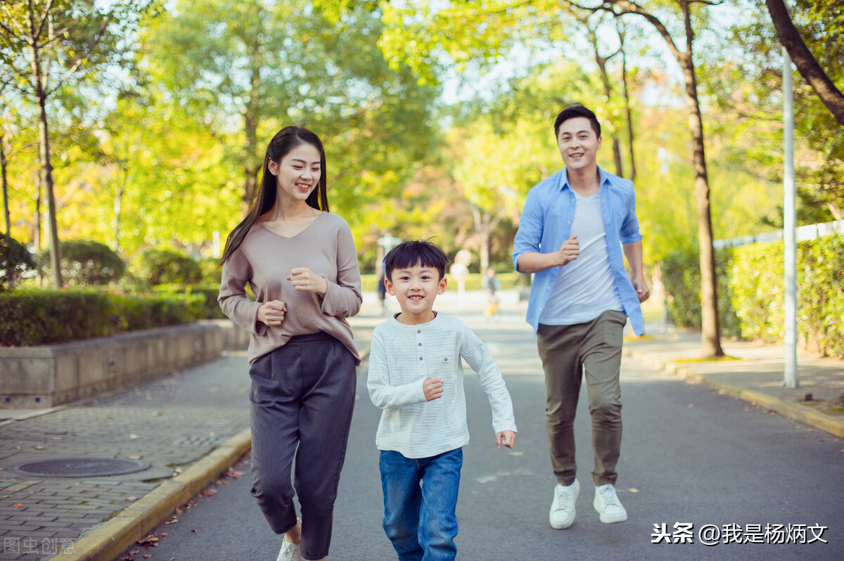 如何解决孩子沉迷游戏,禁止不可取,建立精神文明才是明智的选择