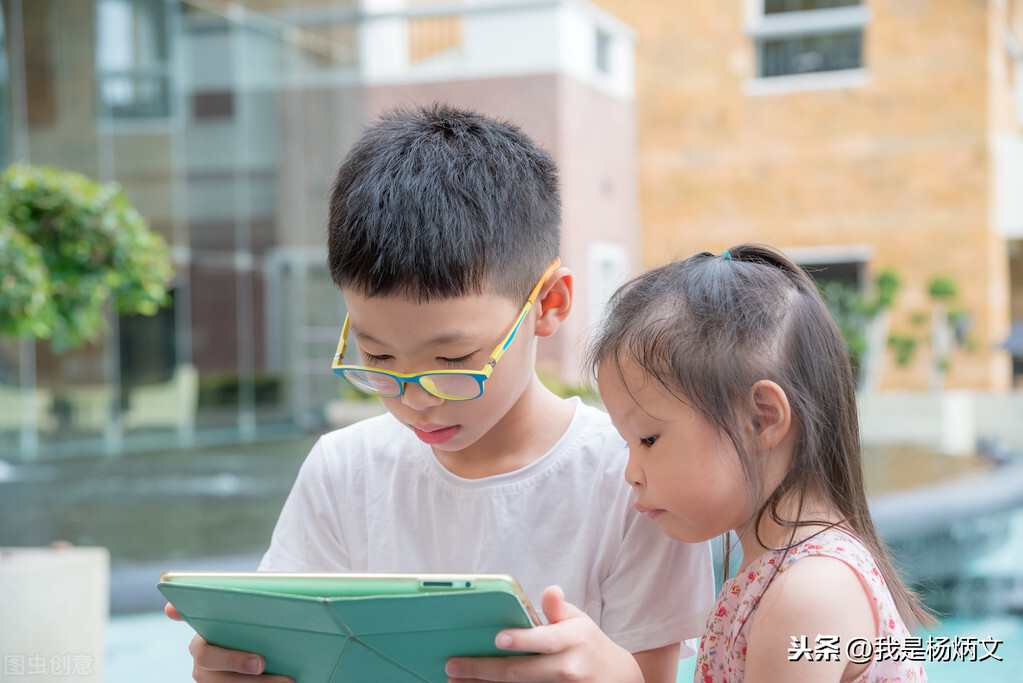 如何解决孩子沉迷游戏,禁止不可取,建立精神文明才是明智的选择