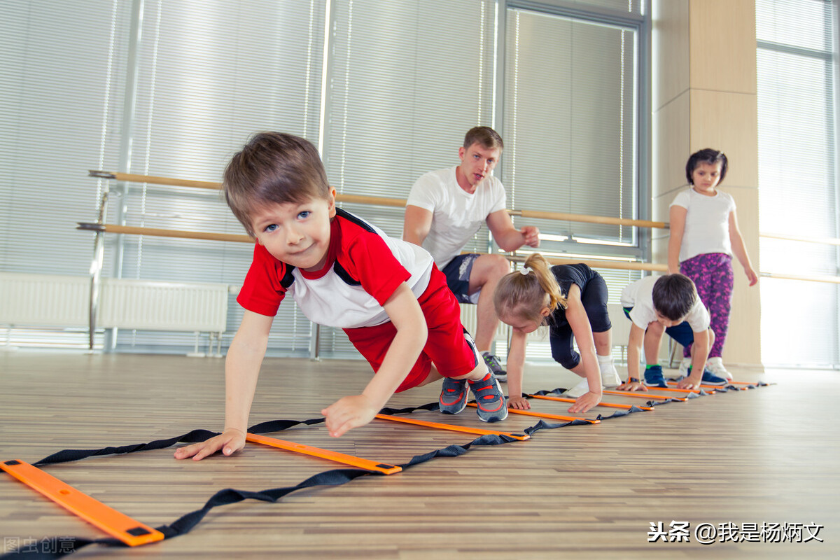 如何解决孩子沉迷游戏,禁止不可取,建立精神文明才是明智的选择