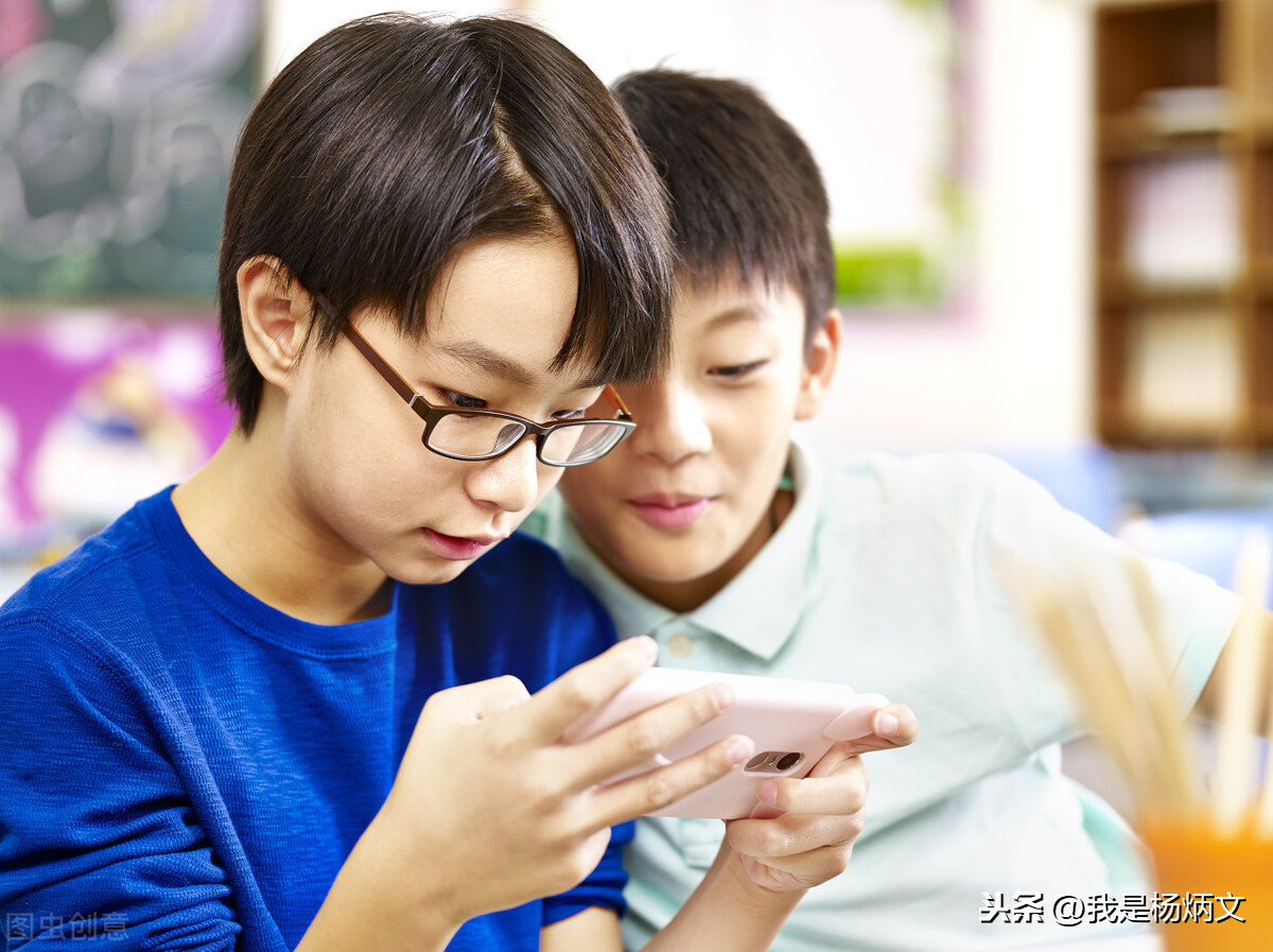 如何解决孩子沉迷游戏,禁止不可取,建立精神文明才是明智的选择