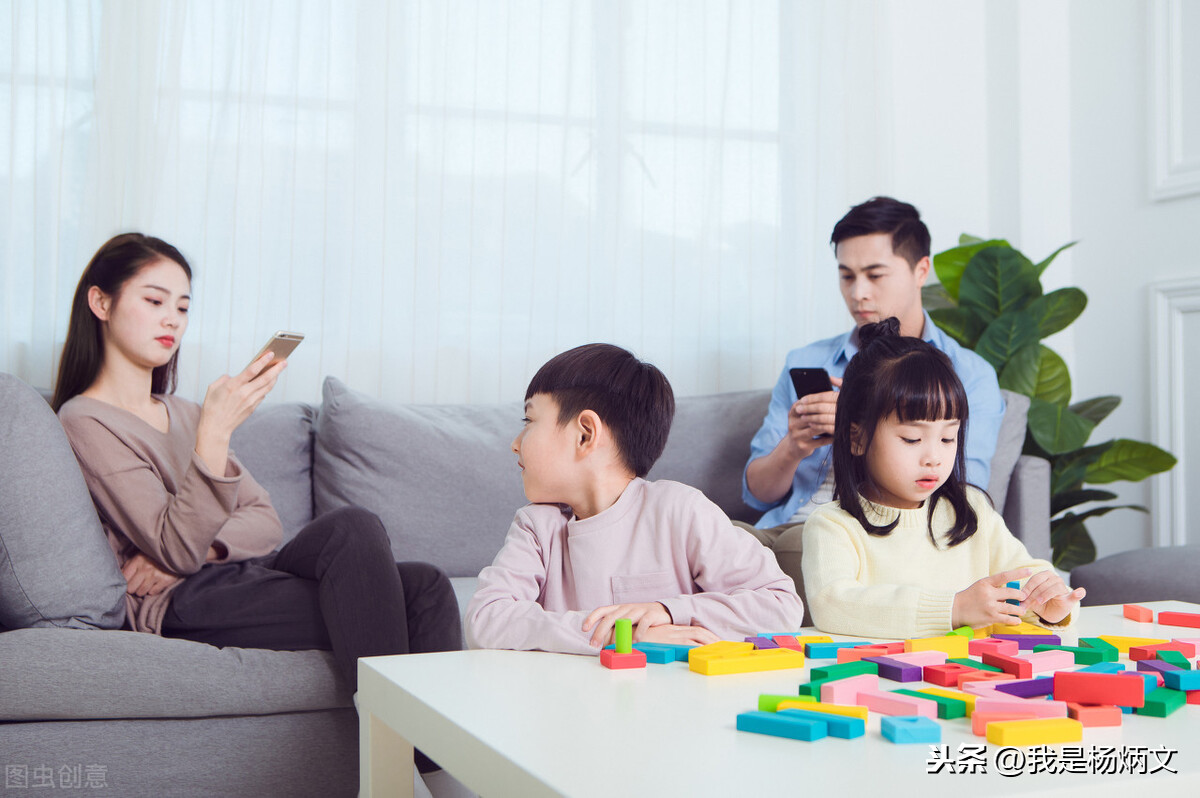 如何解决孩子沉迷游戏,禁止不可取,建立精神文明才是明智的选择