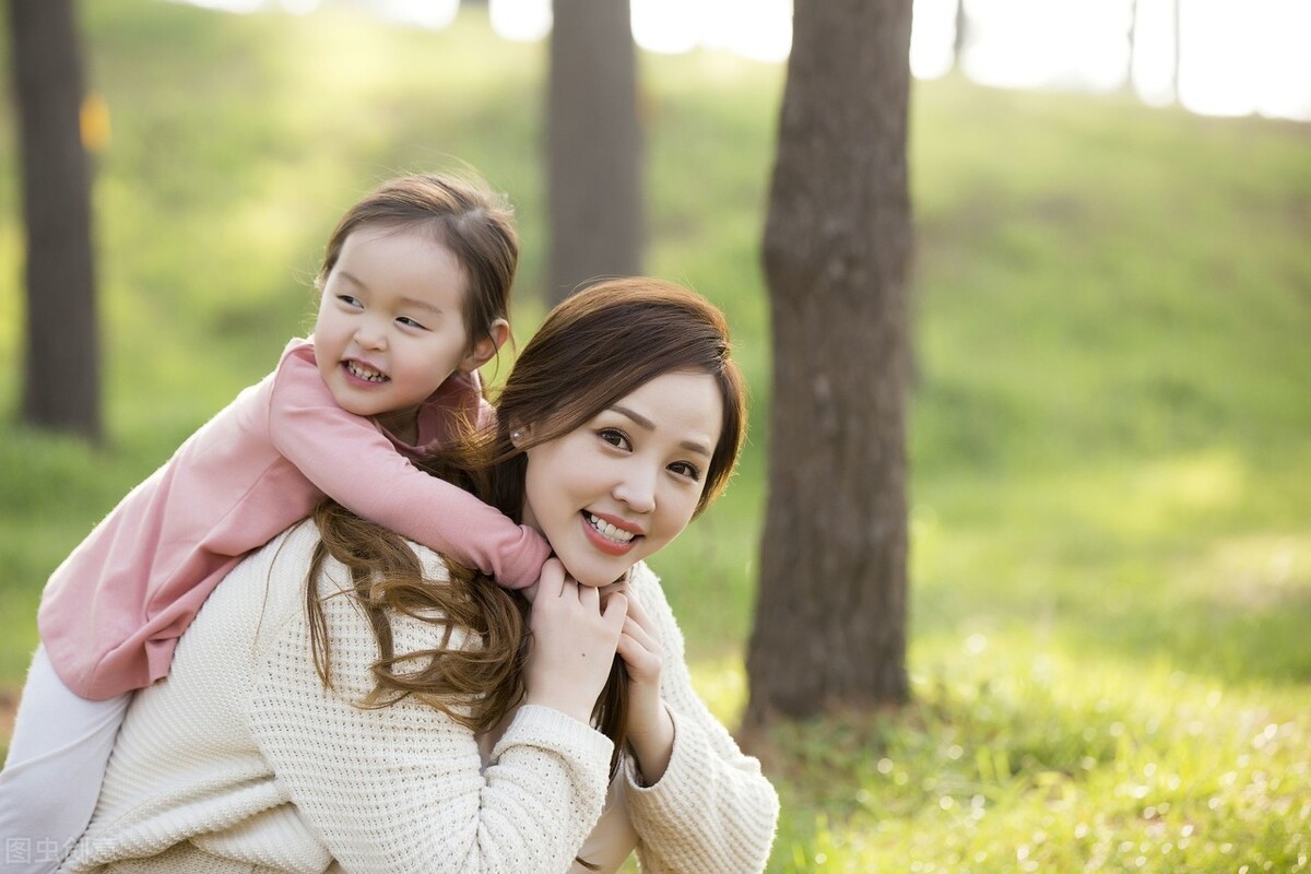 女儿是爸妈的贴心小棉袄!家有女儿要这么教