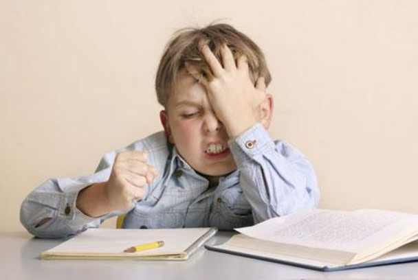 李玫瑾坦言:当孩子不想读书时,父母这样回答,要比打骂更管用