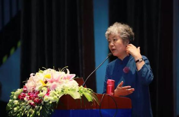 李玫瑾坦言:当孩子不想读书时,父母这样回答,要比打骂更管用