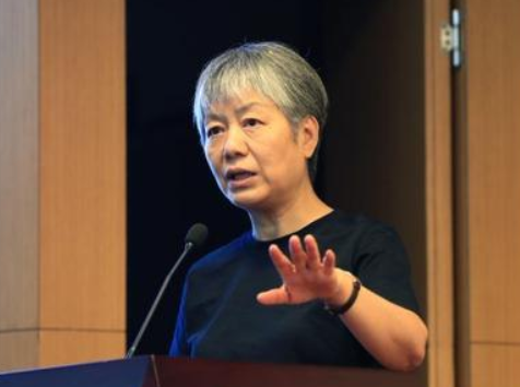李玫瑾坦言:当孩子不想读书时,父母这样回答,要比打骂更管用